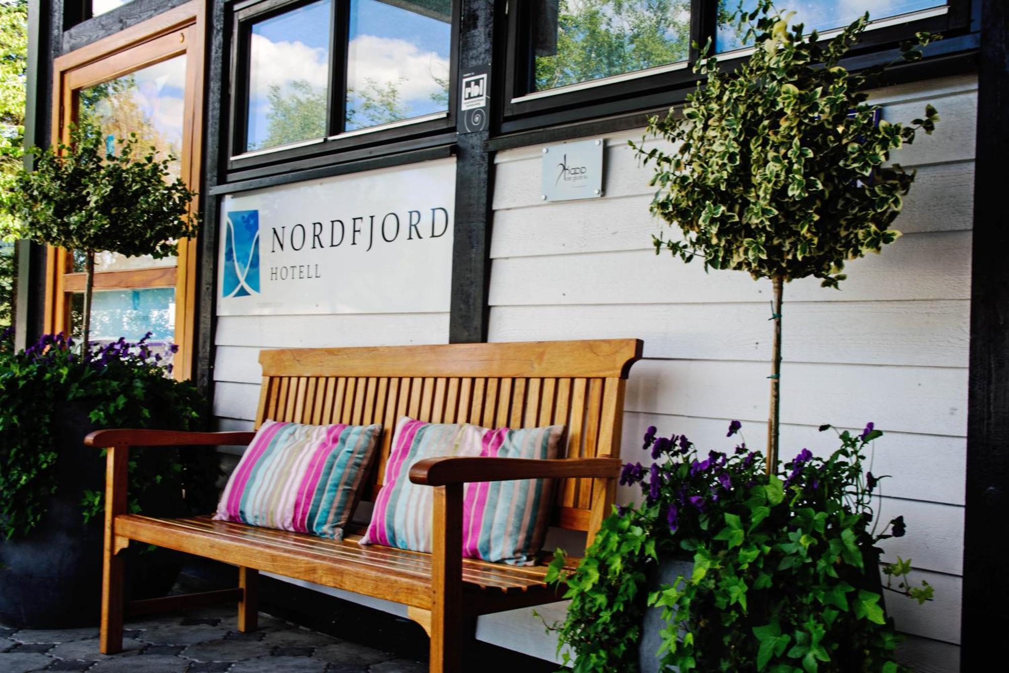 Nordfjord Hotell Nordfjordeid Buitenkant foto