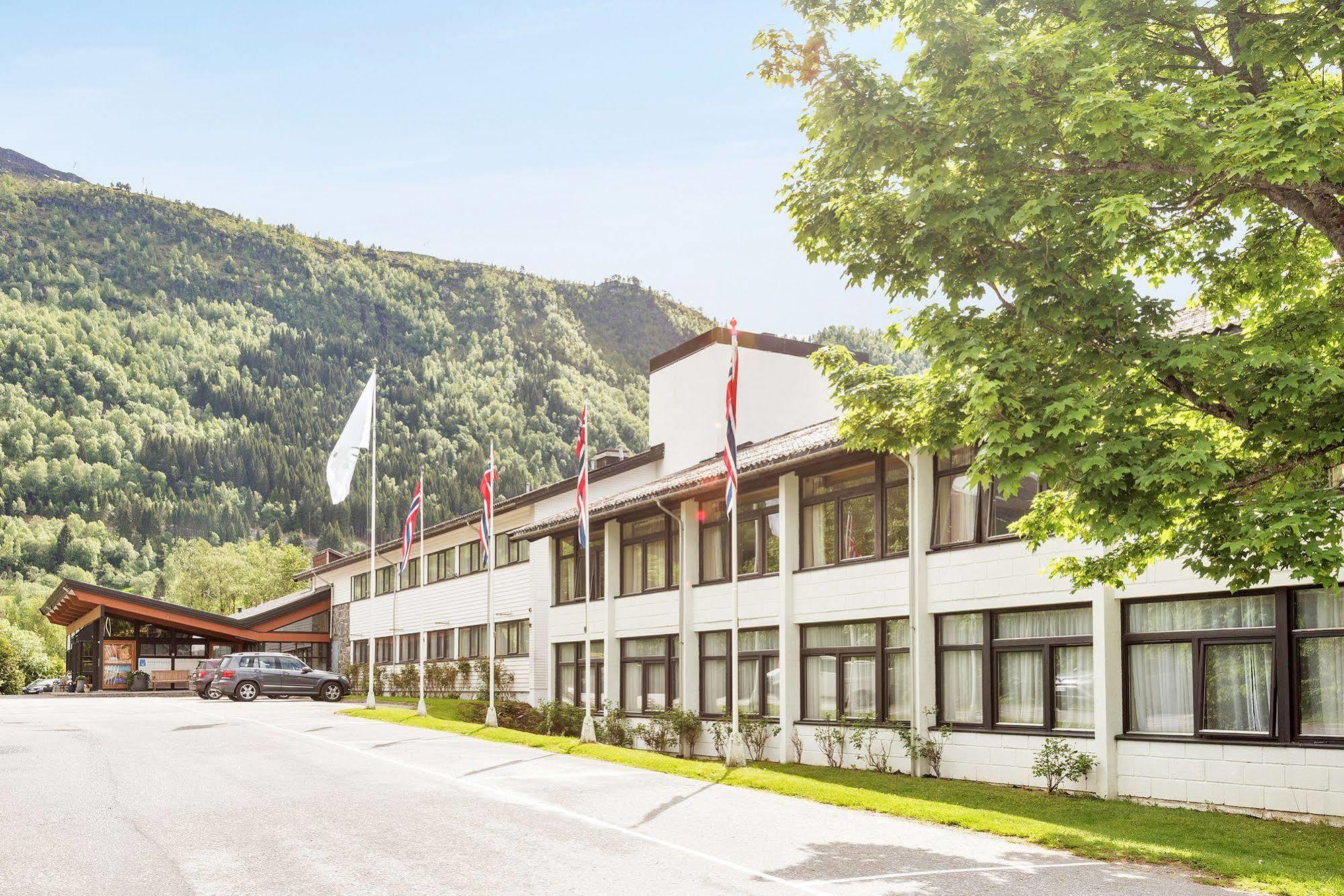 Nordfjord Hotell Nordfjordeid Buitenkant foto