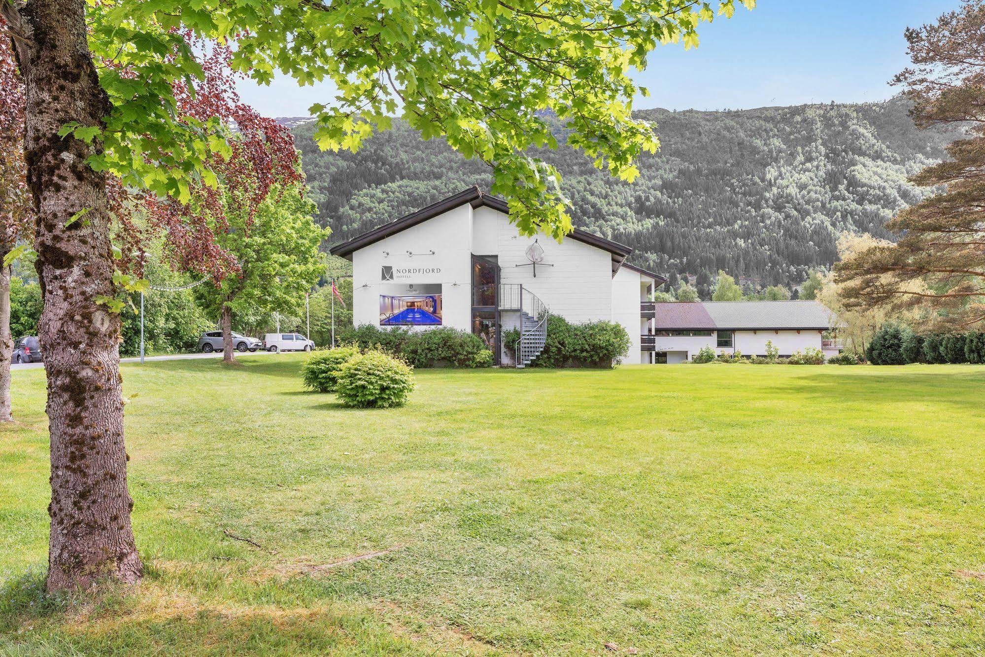 Nordfjord Hotell Nordfjordeid Buitenkant foto